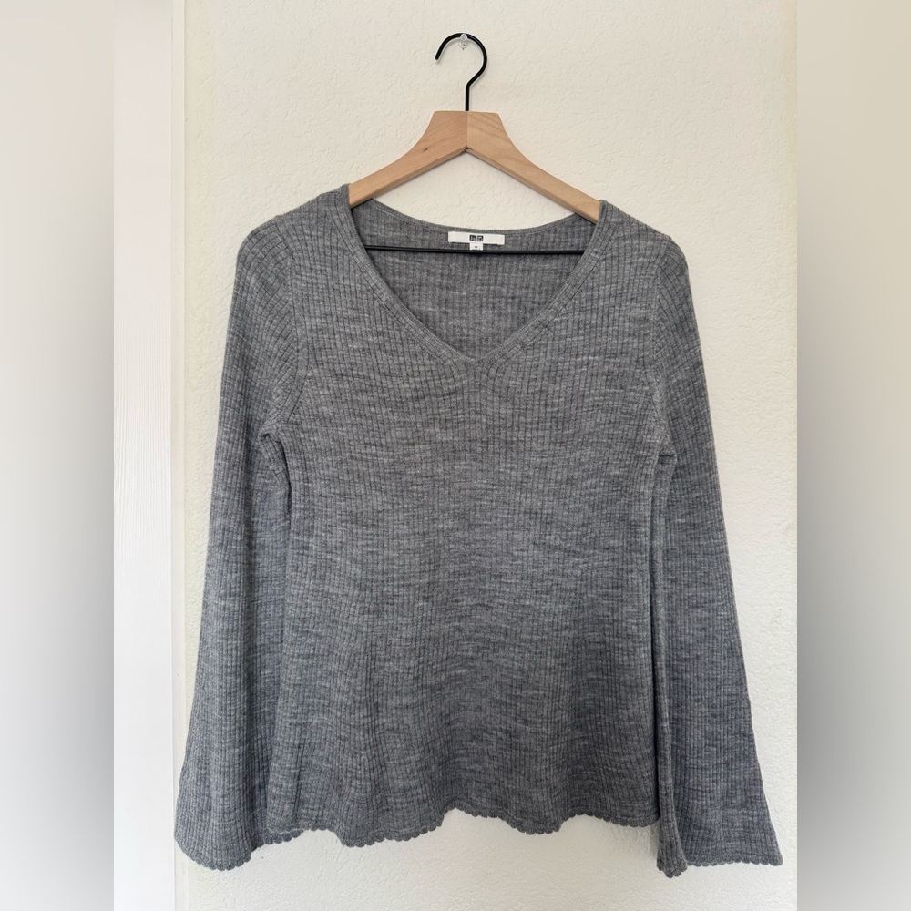 Uniqlo Gray Merino Wool Bell Sleeve Sweater Size Medium